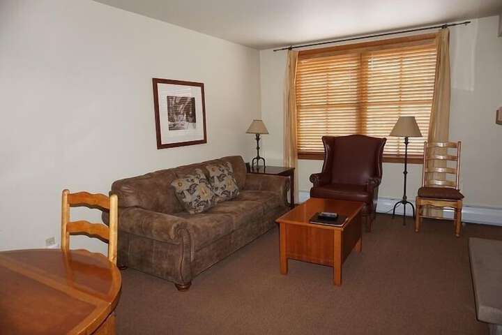 Zephyr Mountain Lodge