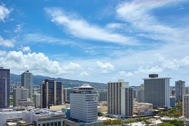 Halepuna Waikiki by Halekulani