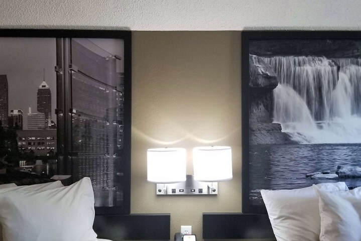 Room 17 of 27