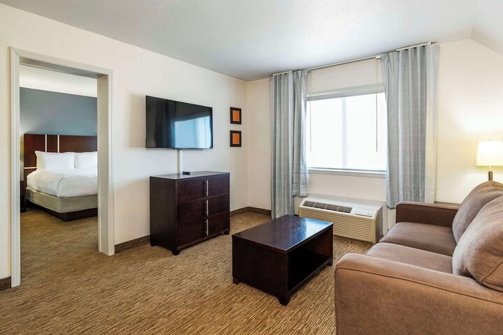 Room 33 of 51