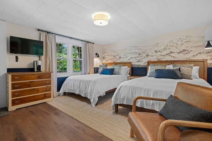 The Aurora Inn & Cottages