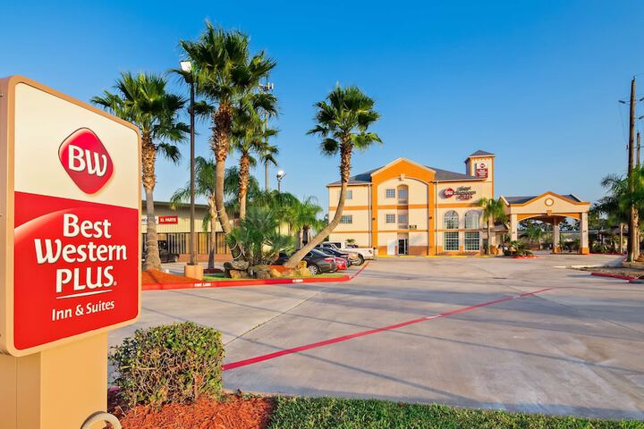 Hotel 2 of 39