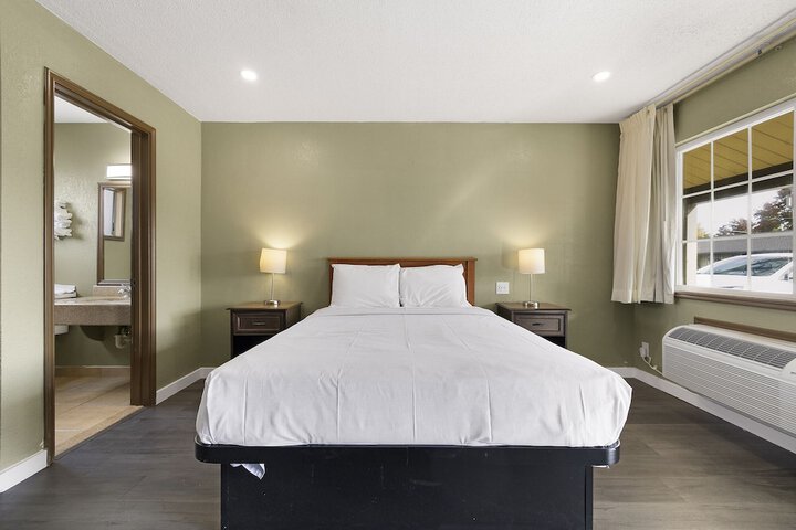 Room 25 of 27