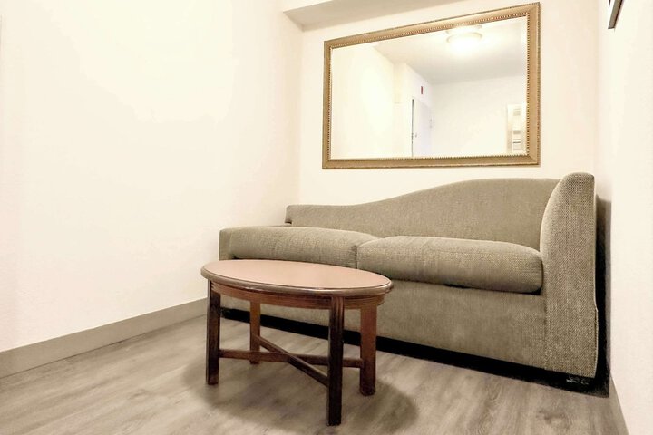 Room 50 of 77