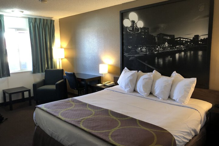 Room 12 of 24