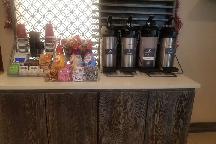 Breakfast/Coffee Service 25 of 30