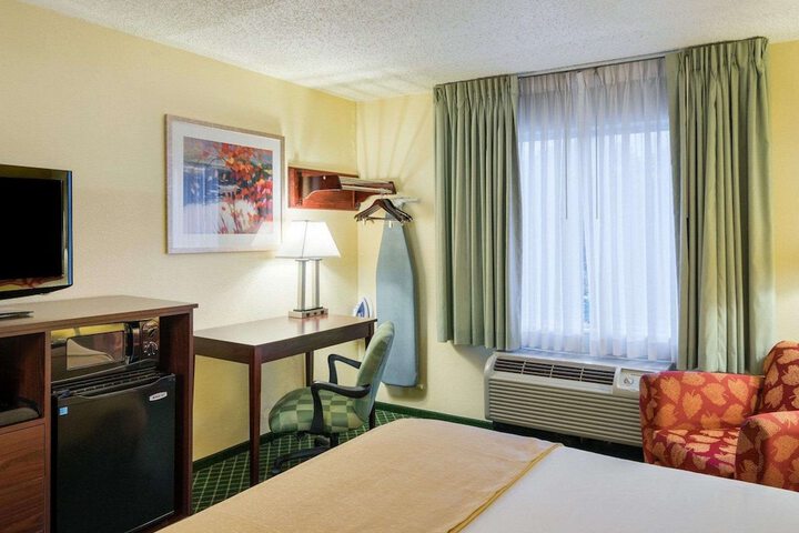 Room 11 of 18