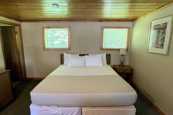 Hanging Horn Lakeside Resort
