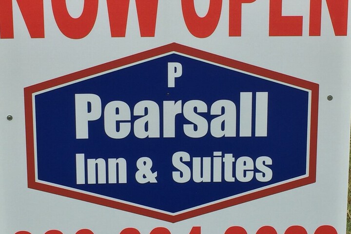 Pearsall Inn & Suites