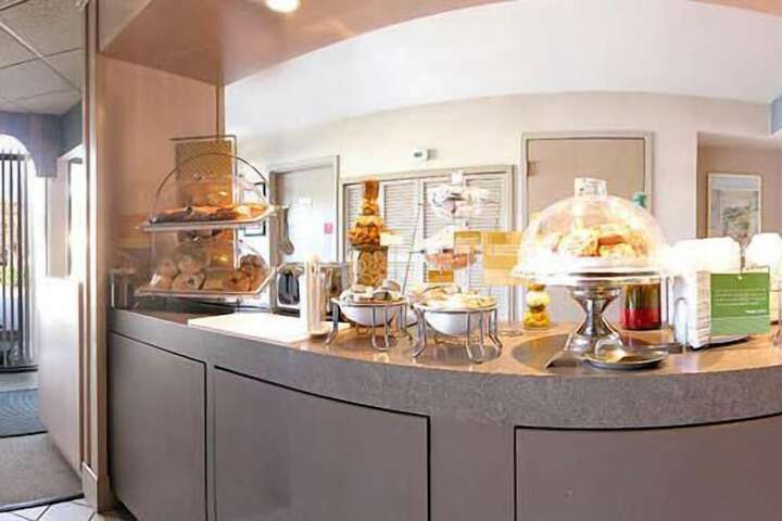 Breakfast/Coffee Service 41 of 46