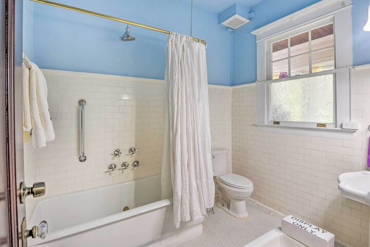 Historic Crescent City Studio - Lakefront w / Dock!