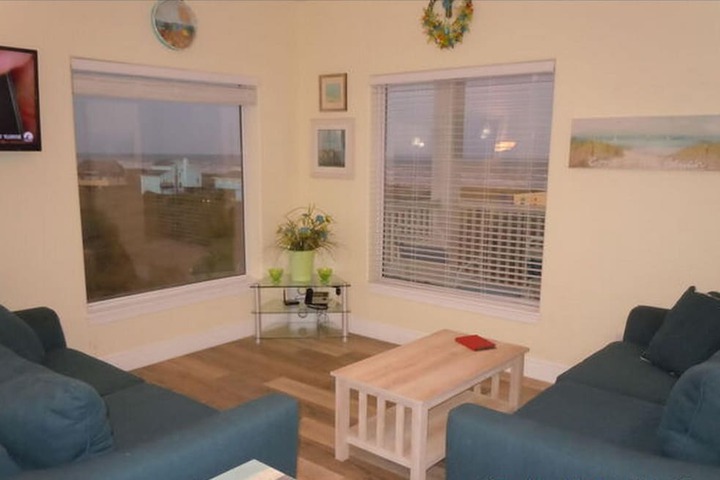 Beachgate CondoSuites and Oceanfront Resort
