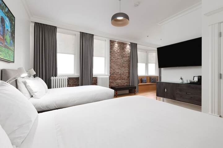 Room 93 of 119