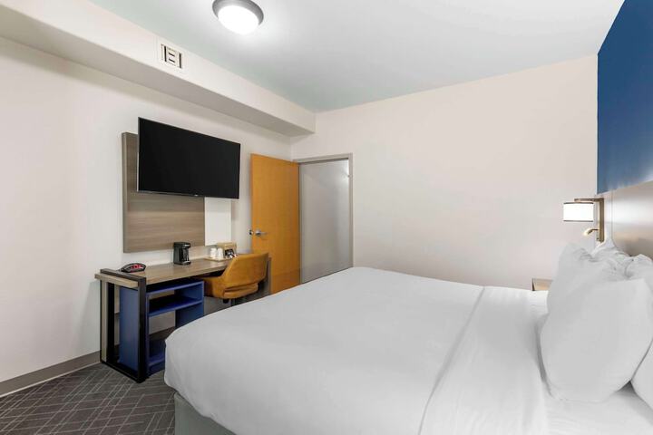 Room 16 of 34