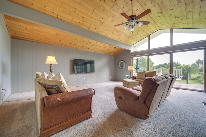 Centrally Located Brevard Home w / Deck & Fire Pit!
