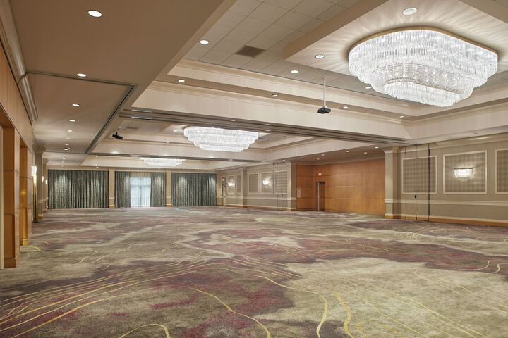 DoubleTree by Hilton Akron Fairlawn