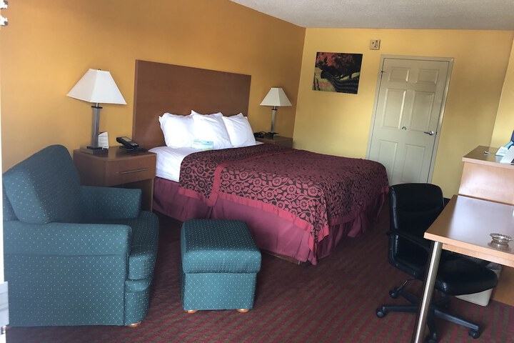 Days Inn by Wyndham Franklin