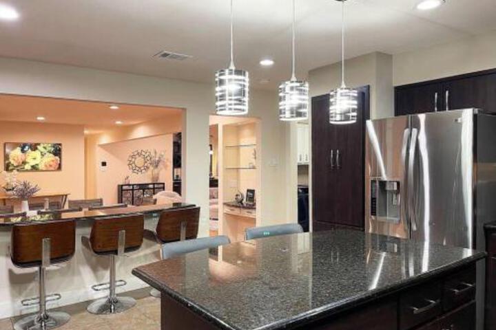 Cheerful 5 Bedroom Home with Heated Pool