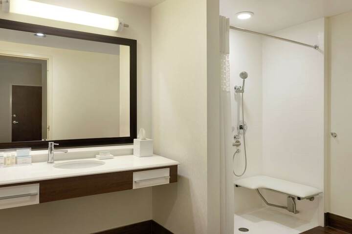 Room 14 of 48