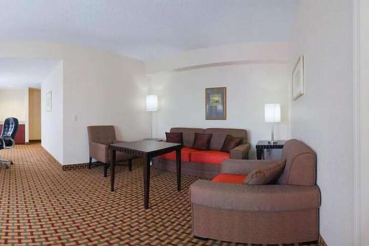 Room 6 of 17