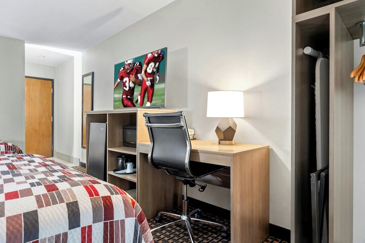 Red Roof Inn & Suites Tomah