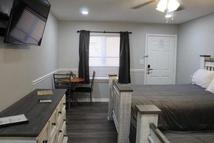 Room 42 of 49