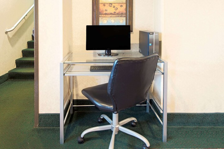 Business Center 15 of 15