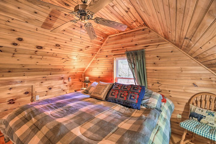 Peaceful Mountain City Cabin w / Porch & Fire Pit