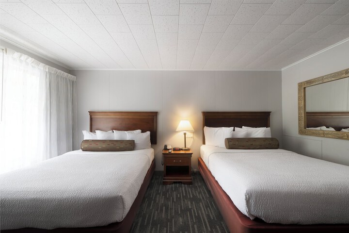 Scottys Lakeside Resort