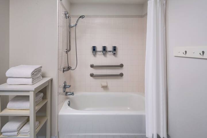 Room 5 of 33