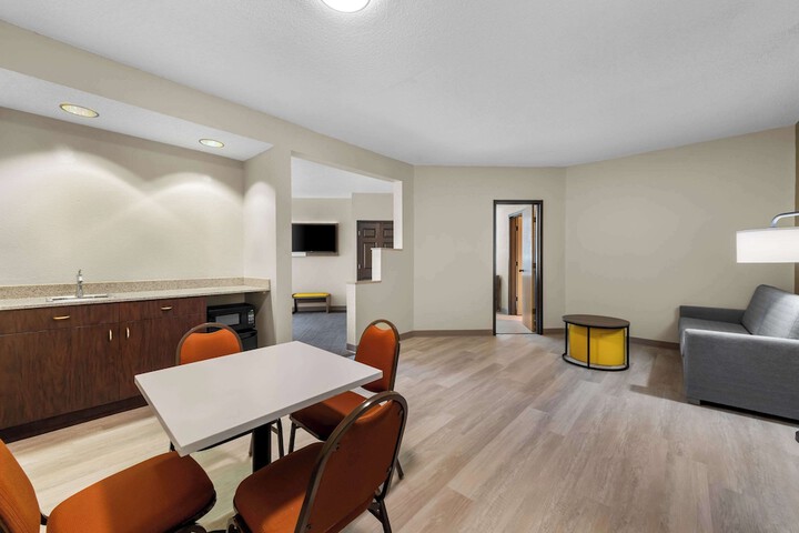 Room 18 of 28