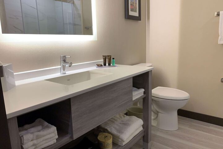 Room 62 of 109
