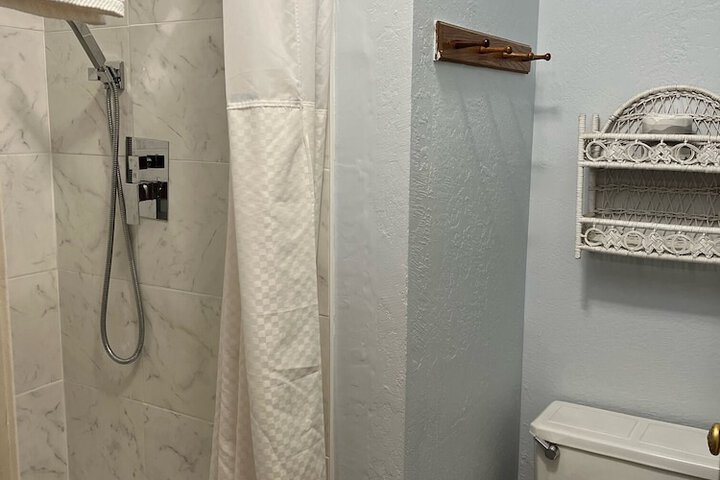 Room 19 of 38