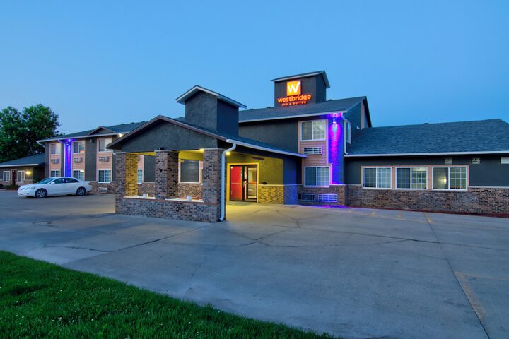 Westbridge Inn & Suites