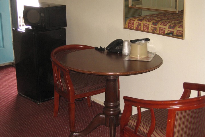 Room 10 of 33
