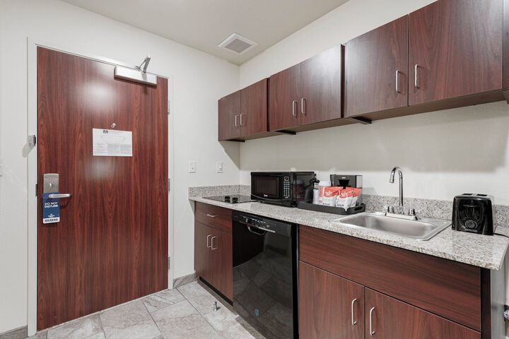 Cobblestone Hotel & Suites - Urbana