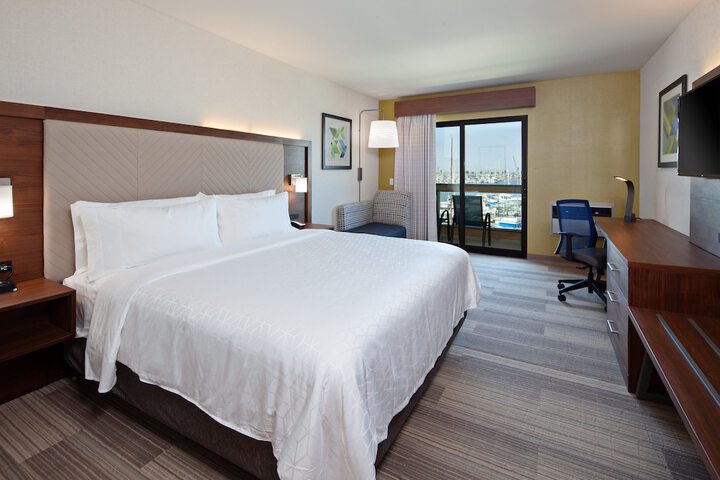 Room 10 of 42