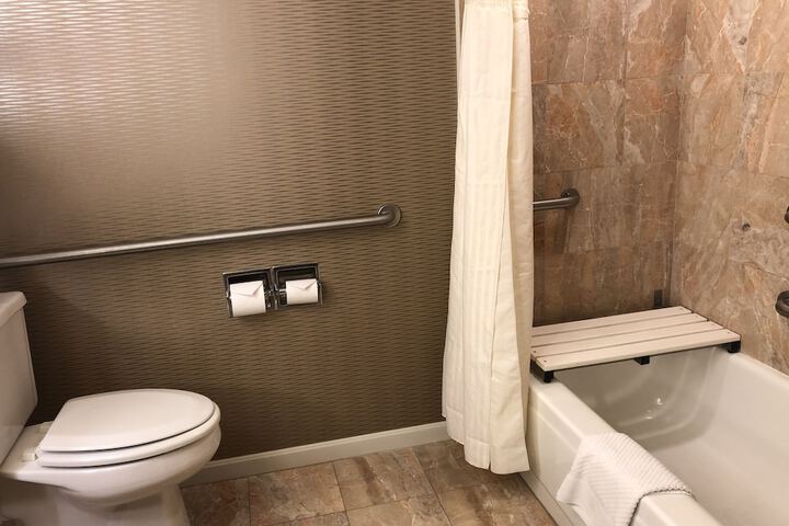 DoubleTree by Hilton Akron Fairlawn