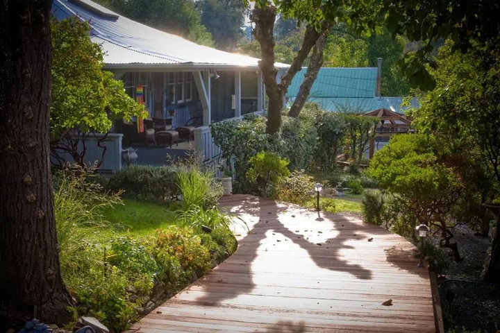 COOPER HOUSE BED & BREAKFAST INN