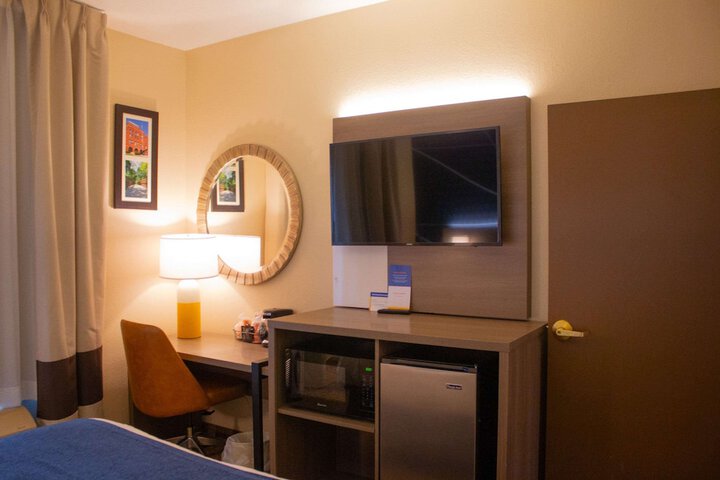 Room 8 of 14