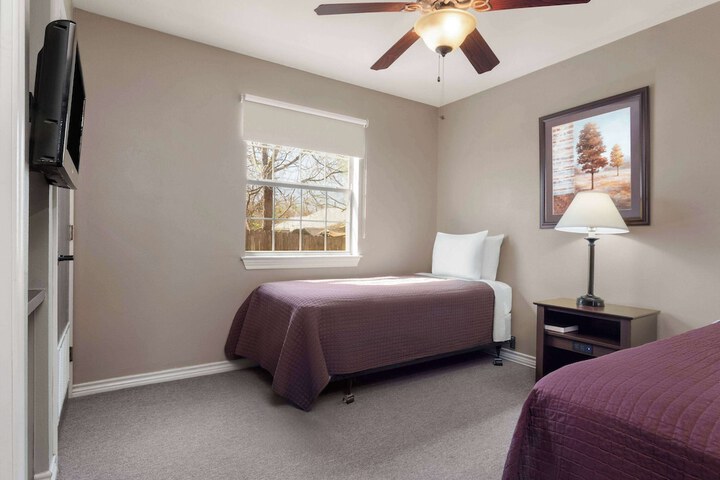 Eagles Den Three Rivers Texas a Travelodge by Wyndham