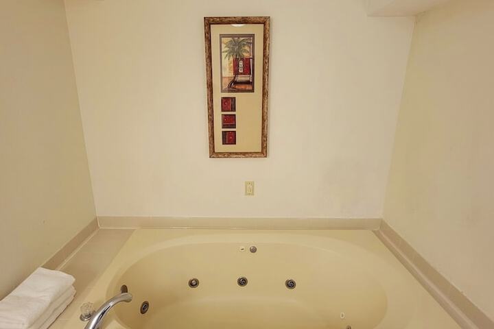 Hot Tub 43 of 44