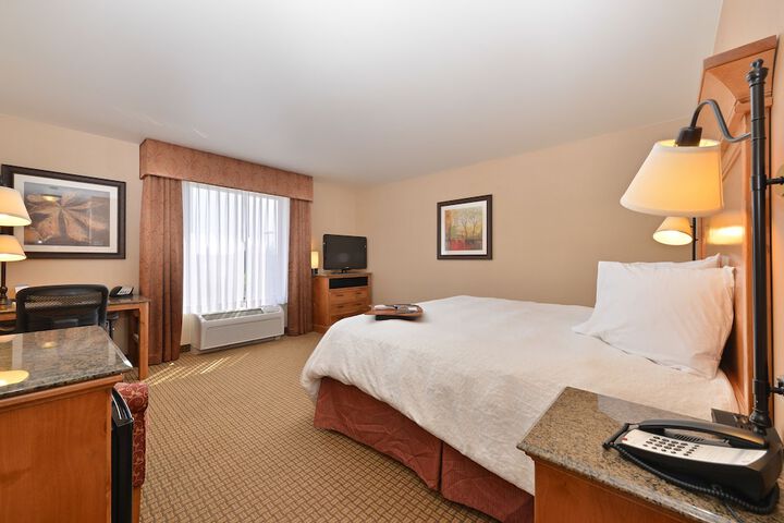 Room 33 of 76