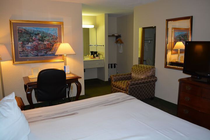 Room 16 of 23