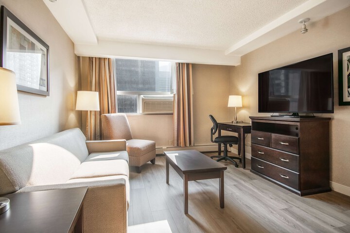 Room 32 of 42
