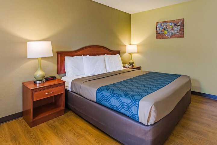 Room 10 of 29