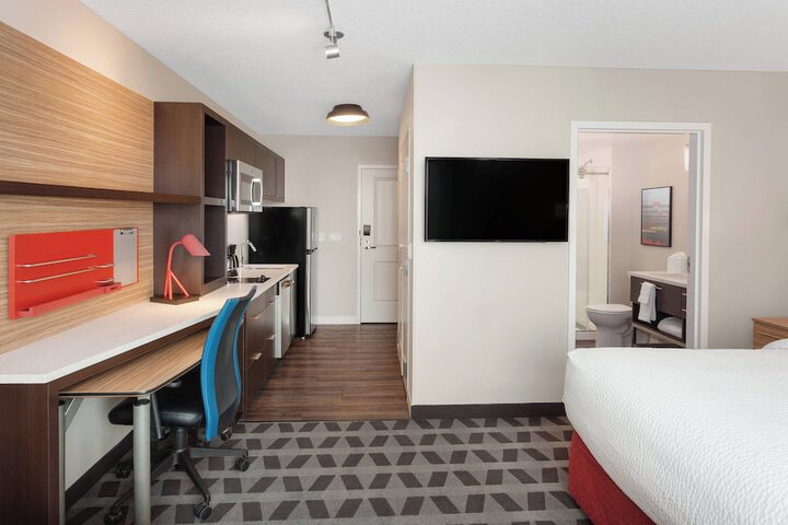 Room 13 of 22