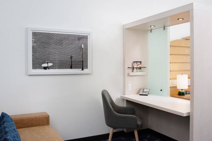 Room 10 of 33