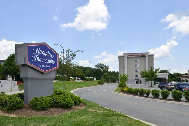 Hampton Inn & Suites Greensboro / Coliseum Area