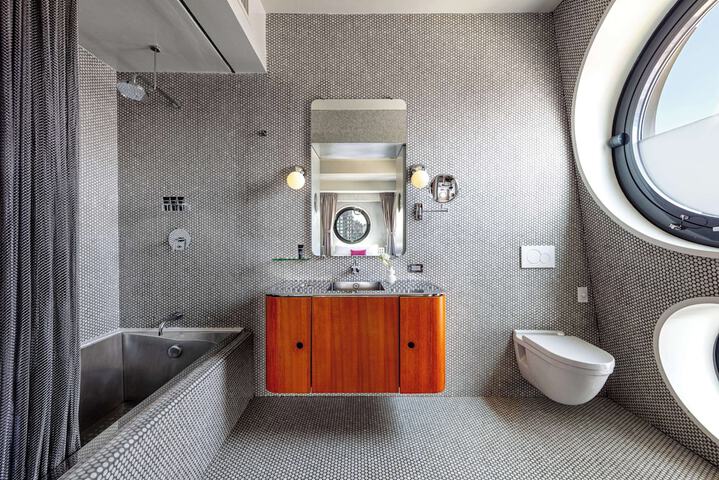 Room 34 of 114